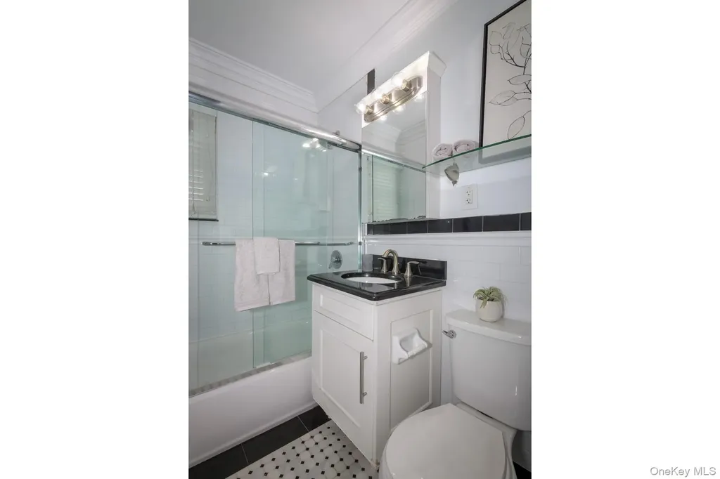 40 Broadway Amityville NY 11701