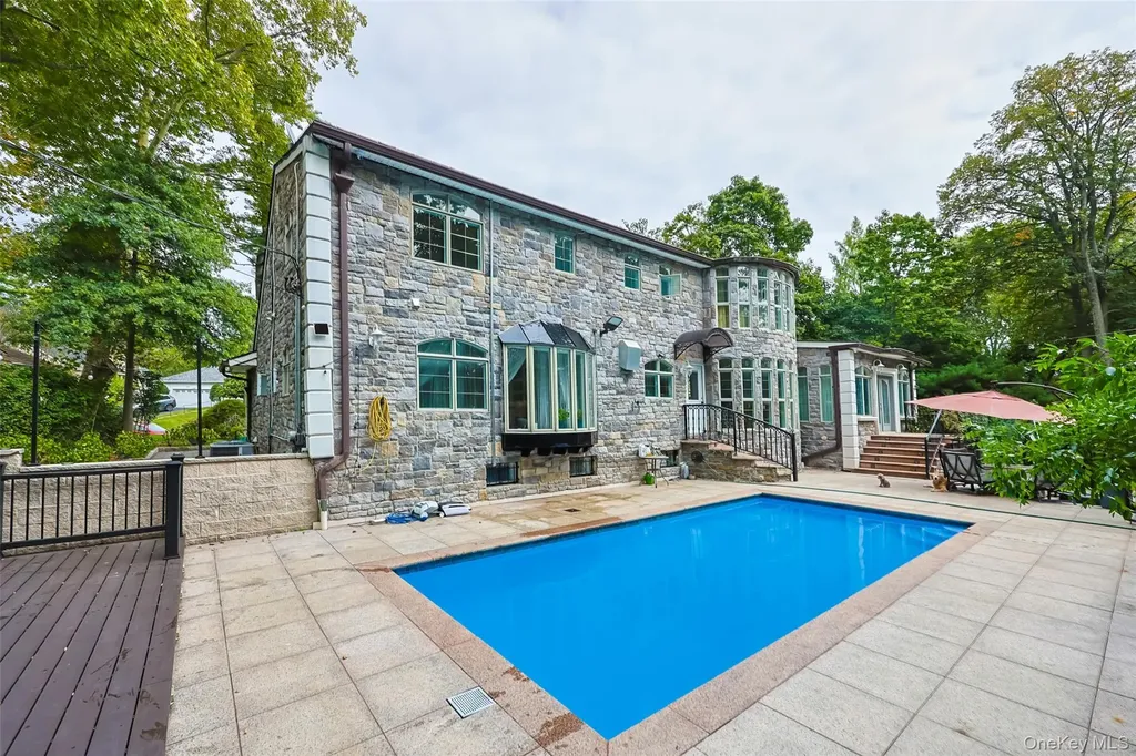 26 Rivers Drive Great Neck NY 11020