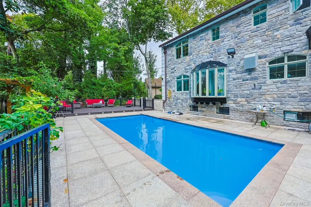 26 Rivers Drive Great Neck NY 11020