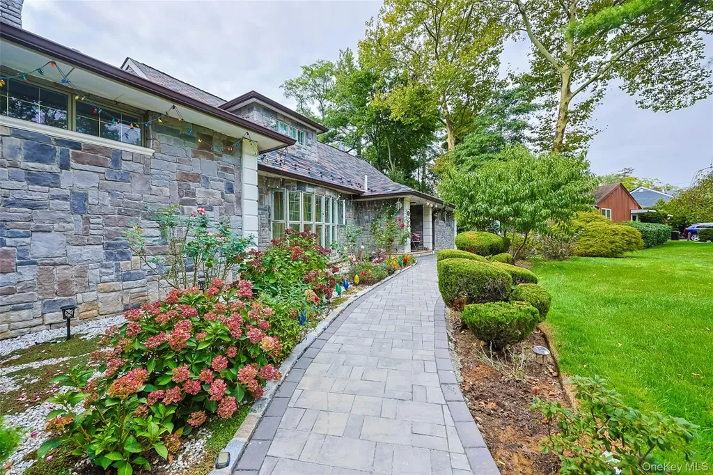 26 Rivers Drive Great Neck NY 11020