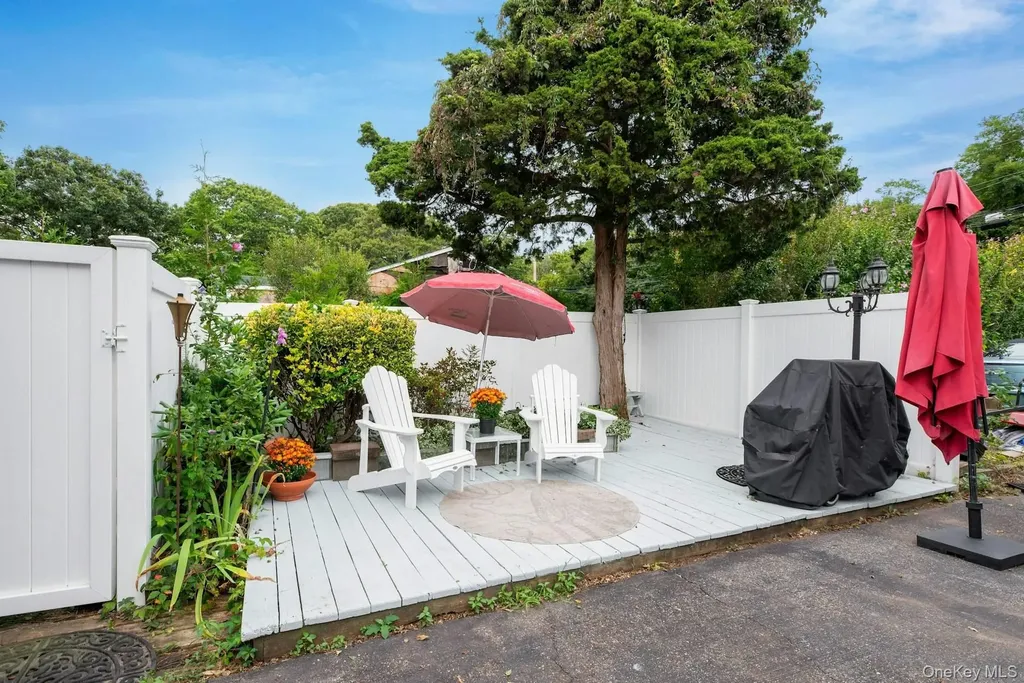 70 Fanning Avenue Hampton Bays NY 11946
