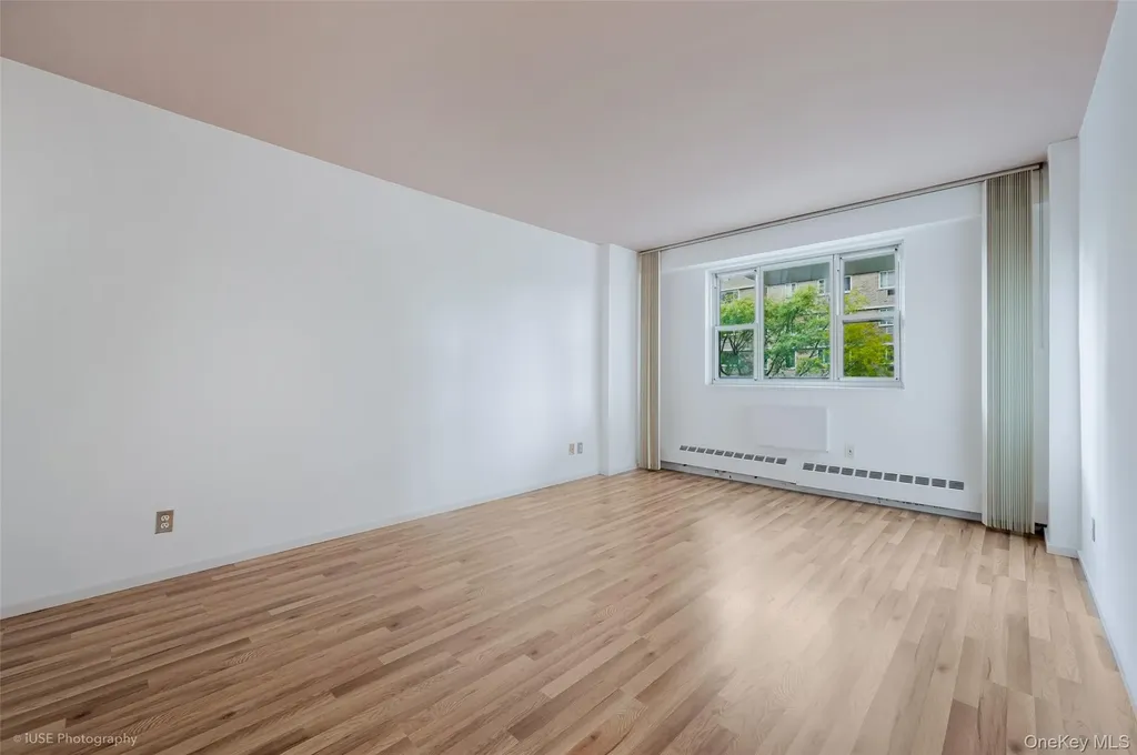 52-30 39th Woodside NY 11104