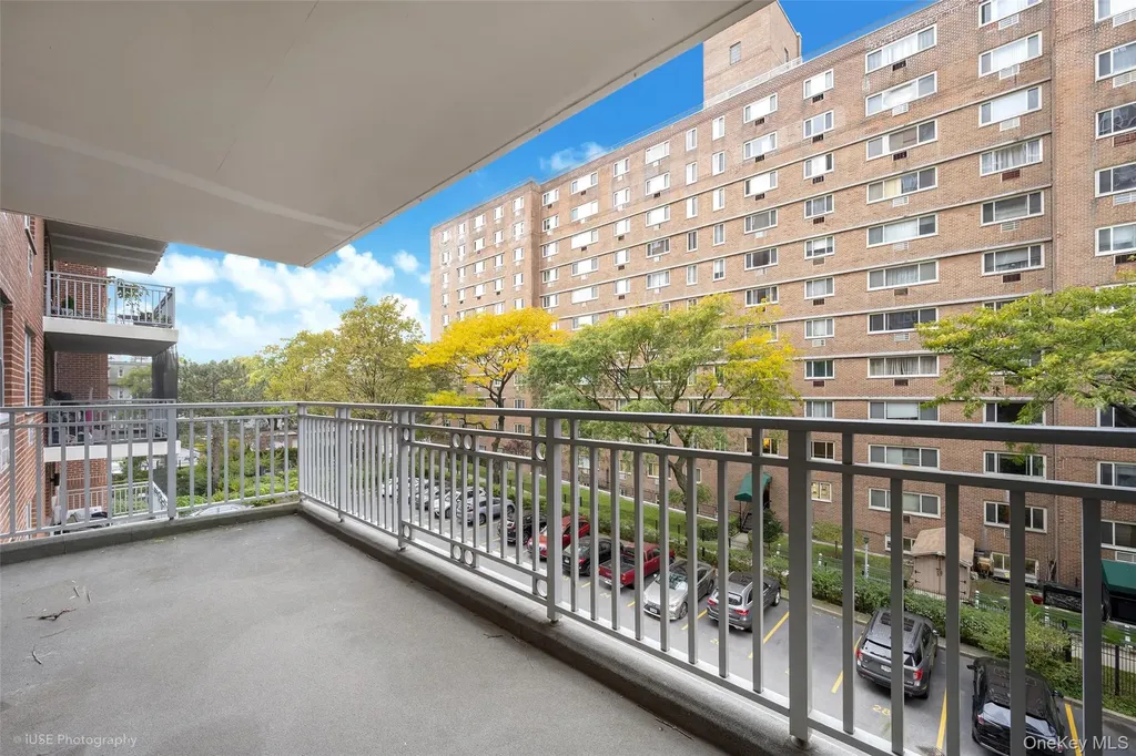 52-30 39th Woodside NY 11104