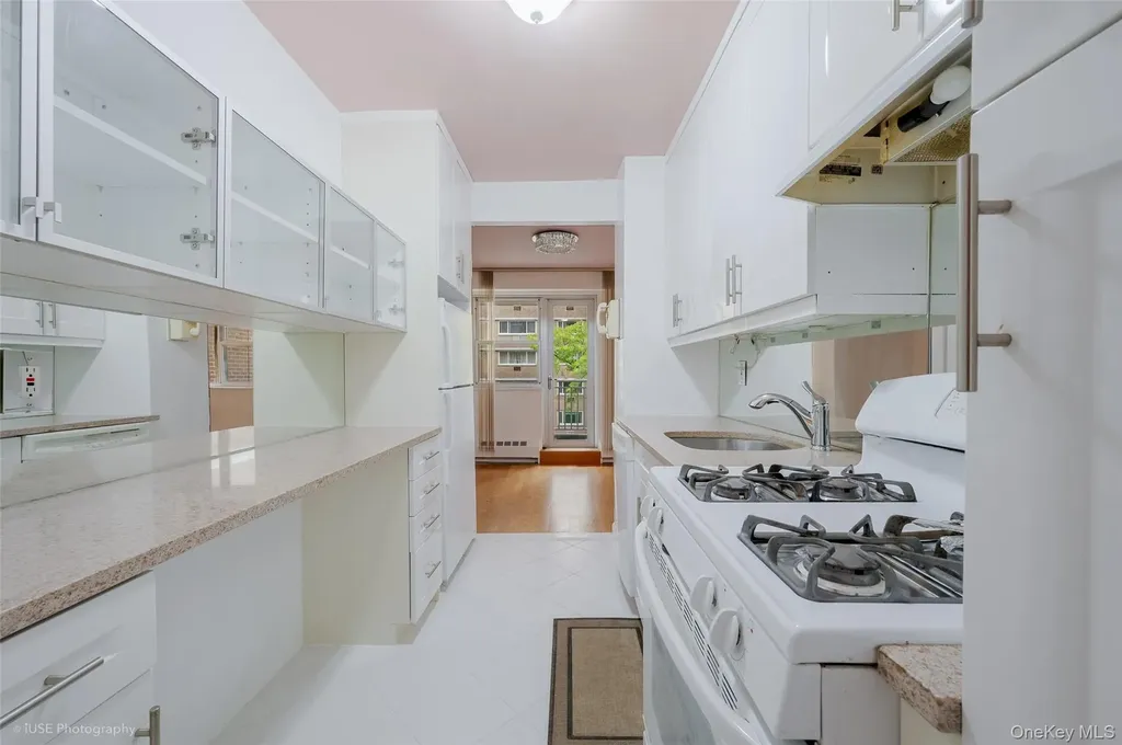 52-30 39th Woodside NY 11104