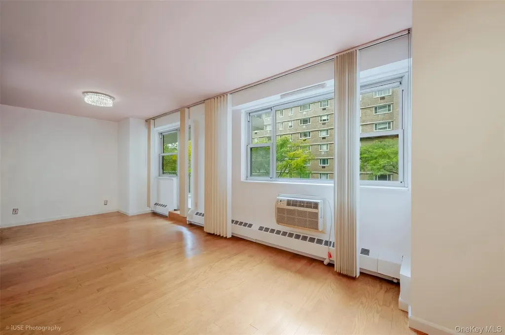 52-30 39th Woodside NY 11104