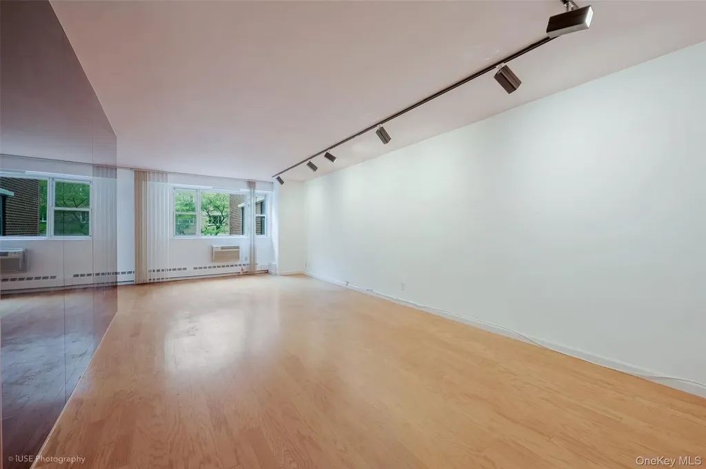 52-30 39th Woodside NY 11104