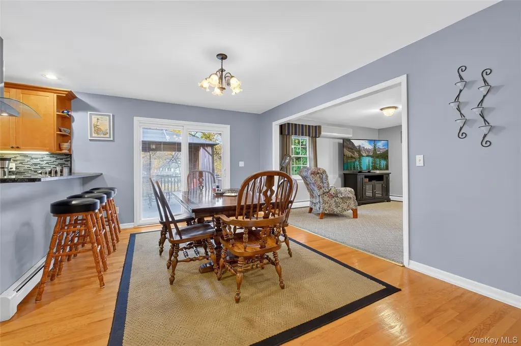 69 Round Hill Road Poughkeepsie NY 12603