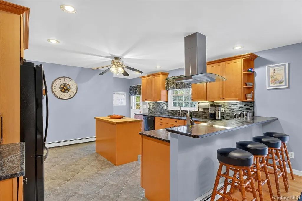 69 Round Hill Road Poughkeepsie NY 12603
