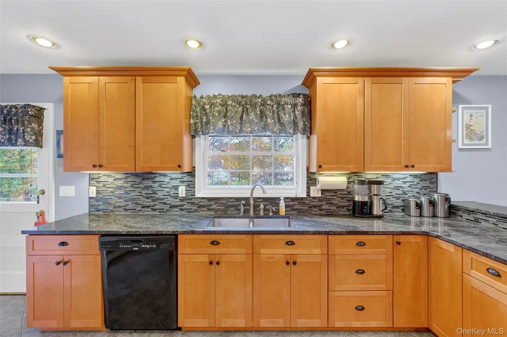 69 Round Hill Road Poughkeepsie NY 12603
