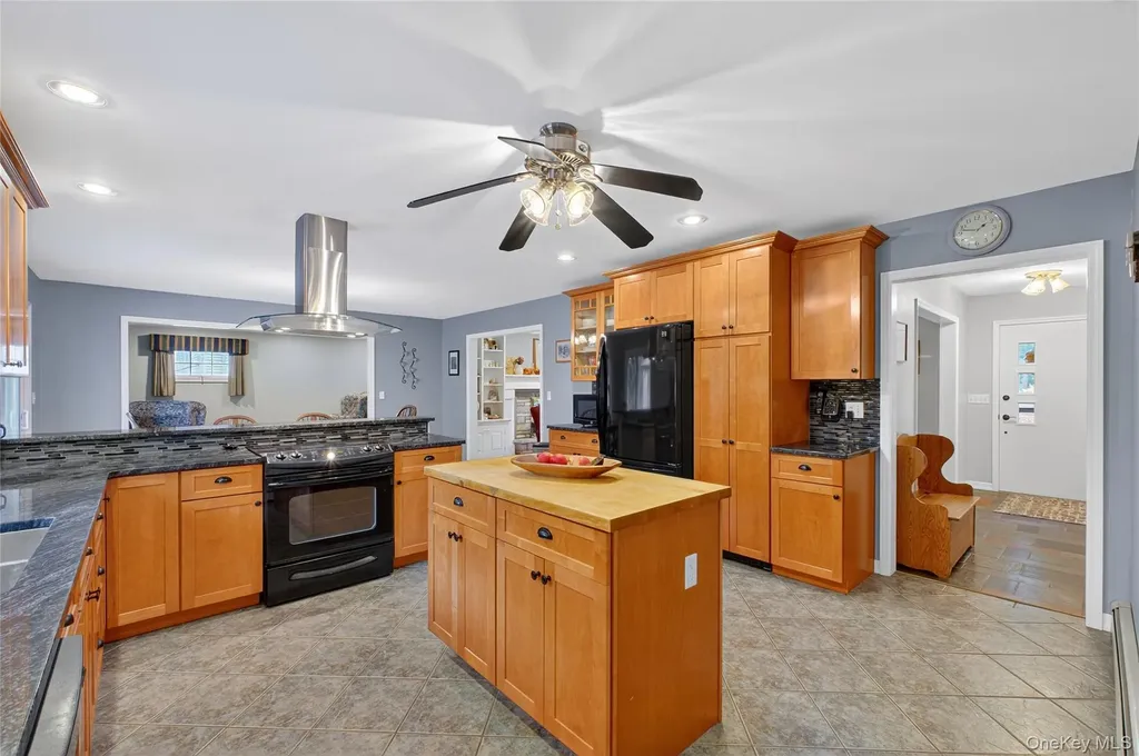 69 Round Hill Road Poughkeepsie NY 12603