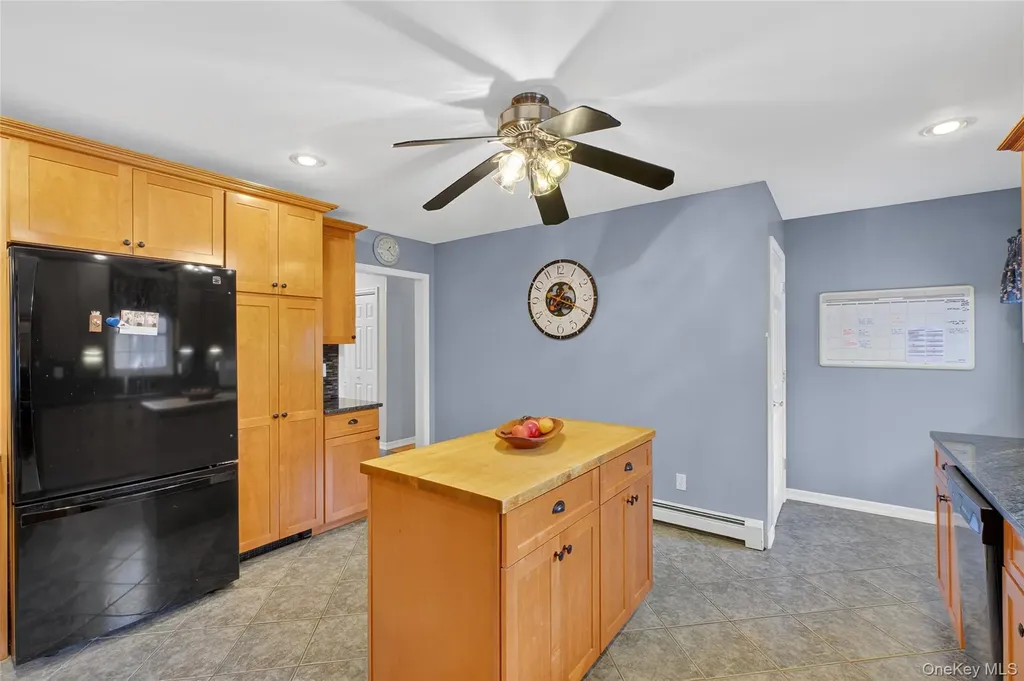 69 Round Hill Road Poughkeepsie NY 12603