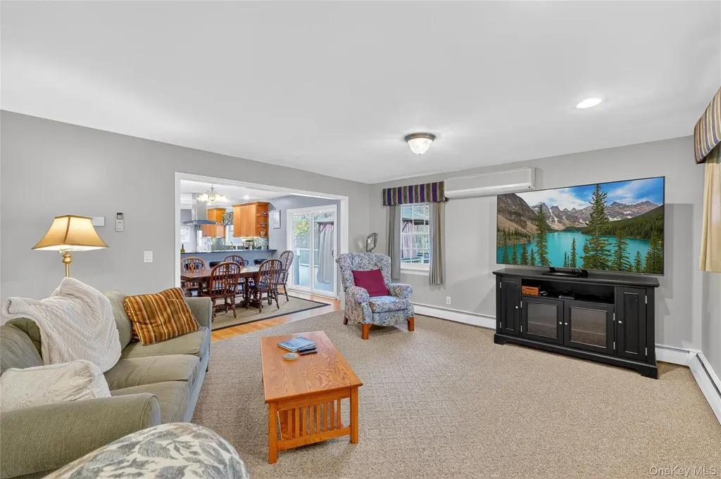 69 Round Hill Road Poughkeepsie NY 12603
