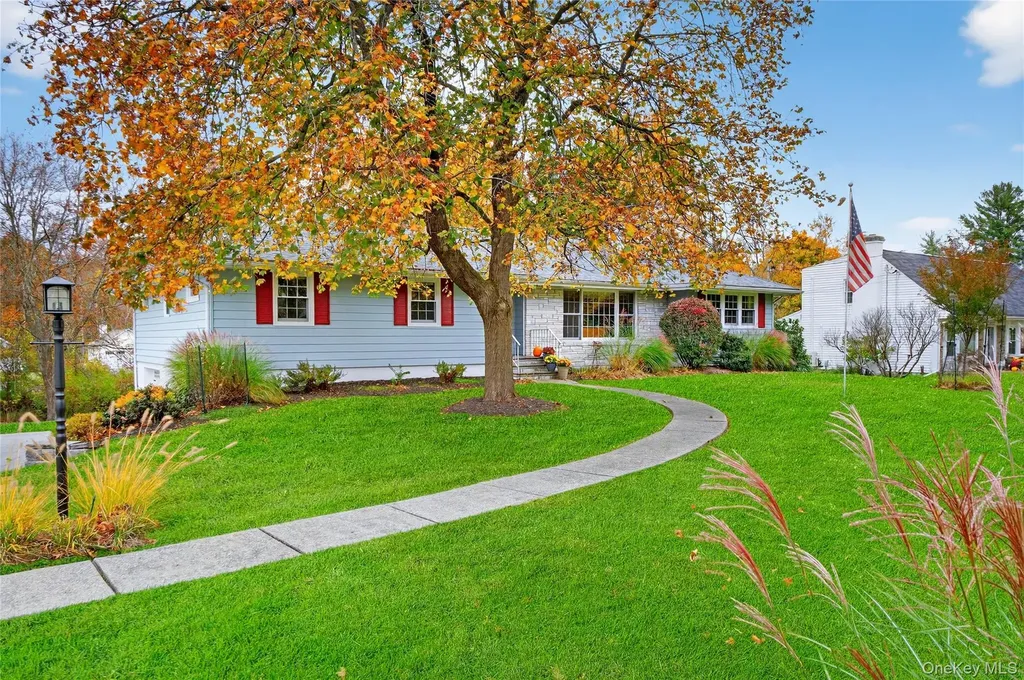 69 Round Hill Road Poughkeepsie NY 12603