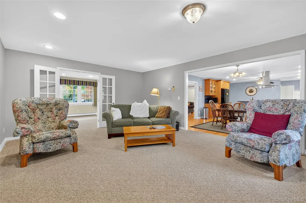 69 Round Hill Road Poughkeepsie NY 12603