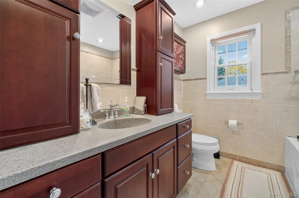 69 Round Hill Road Poughkeepsie NY 12603