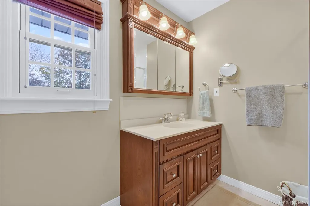 69 Round Hill Road Poughkeepsie NY 12603