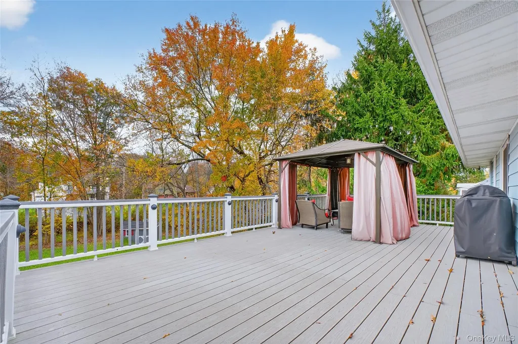 69 Round Hill Road Poughkeepsie NY 12603