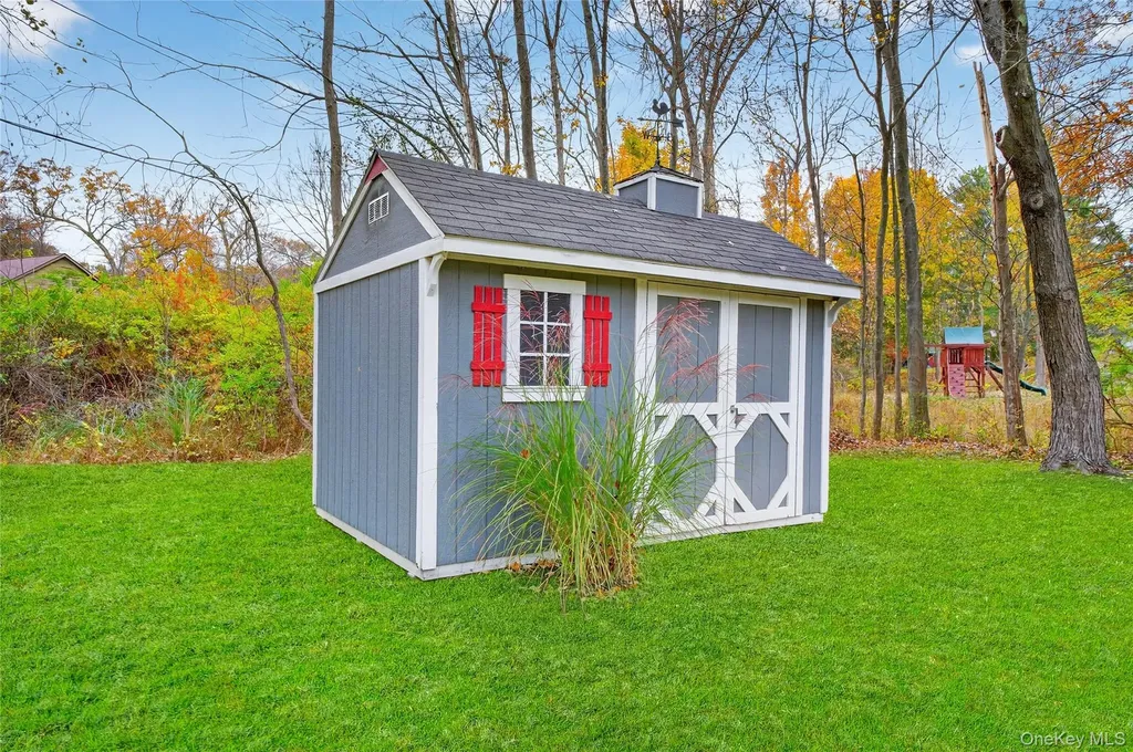 69 Round Hill Road Poughkeepsie NY 12603