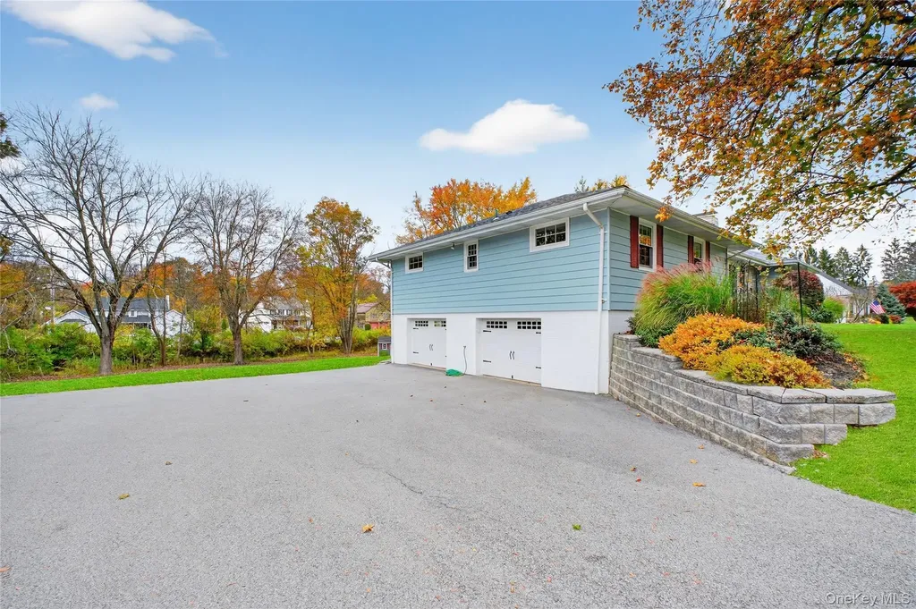 69 Round Hill Road Poughkeepsie NY 12603