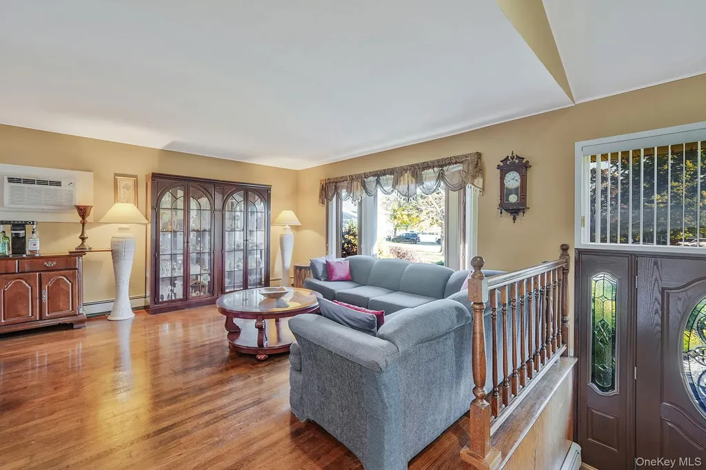 9 Dean Court Commack NY 11725