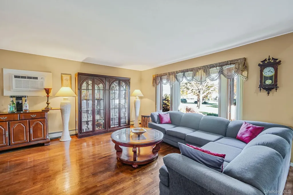 9 Dean Court Commack NY 11725