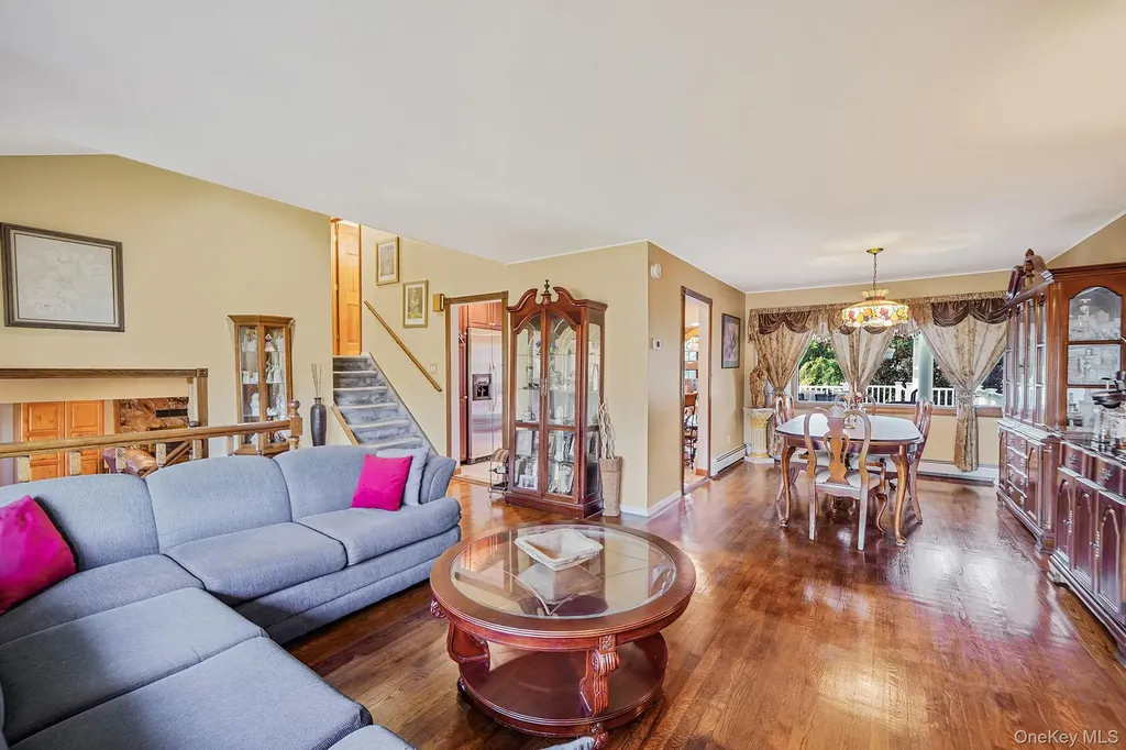 9 Dean Court Commack NY 11725