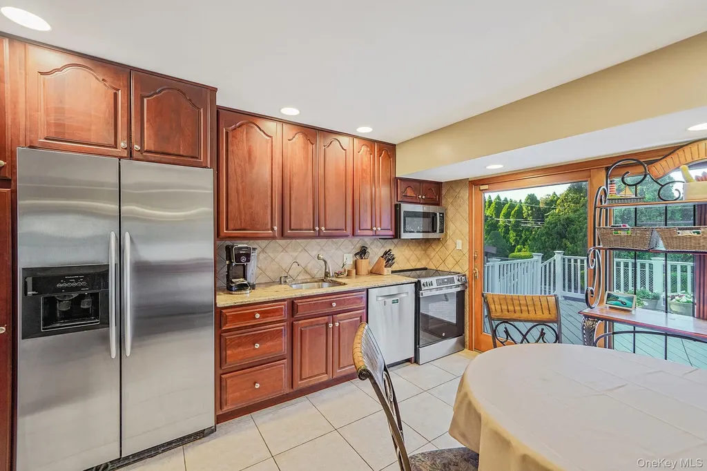 9 Dean Court Commack NY 11725