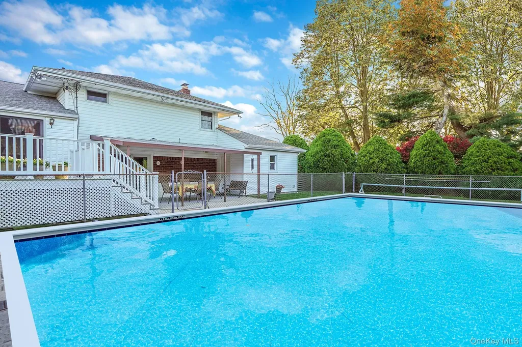 9 Dean Court Commack NY 11725