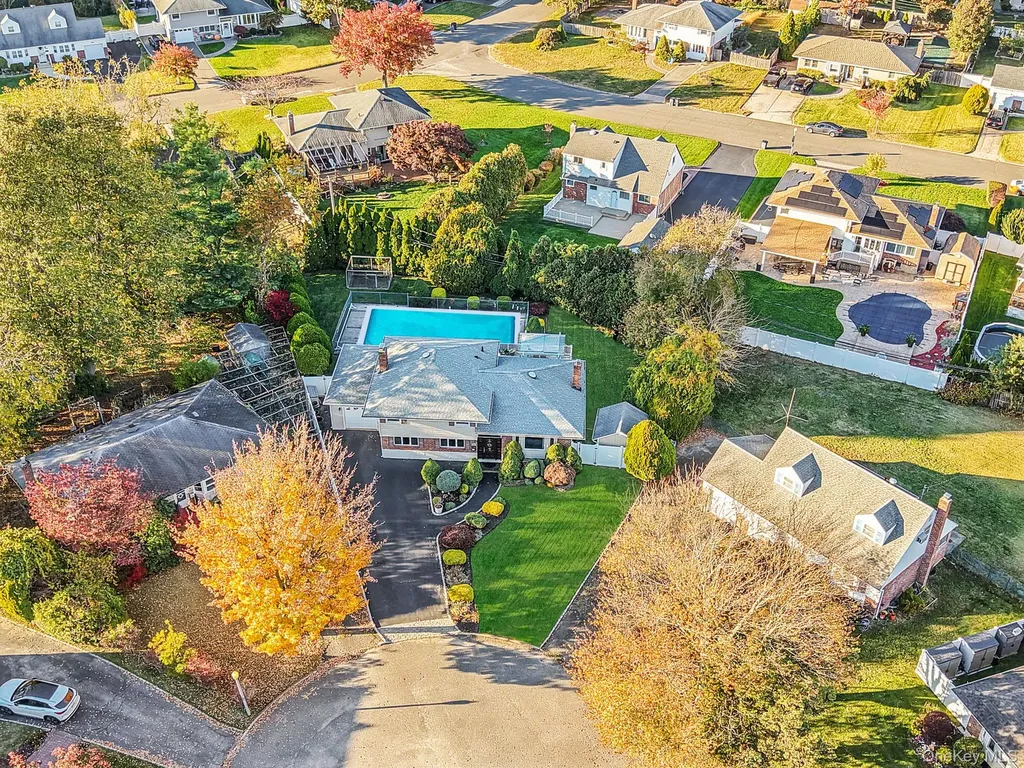 9 Dean Court Commack NY 11725