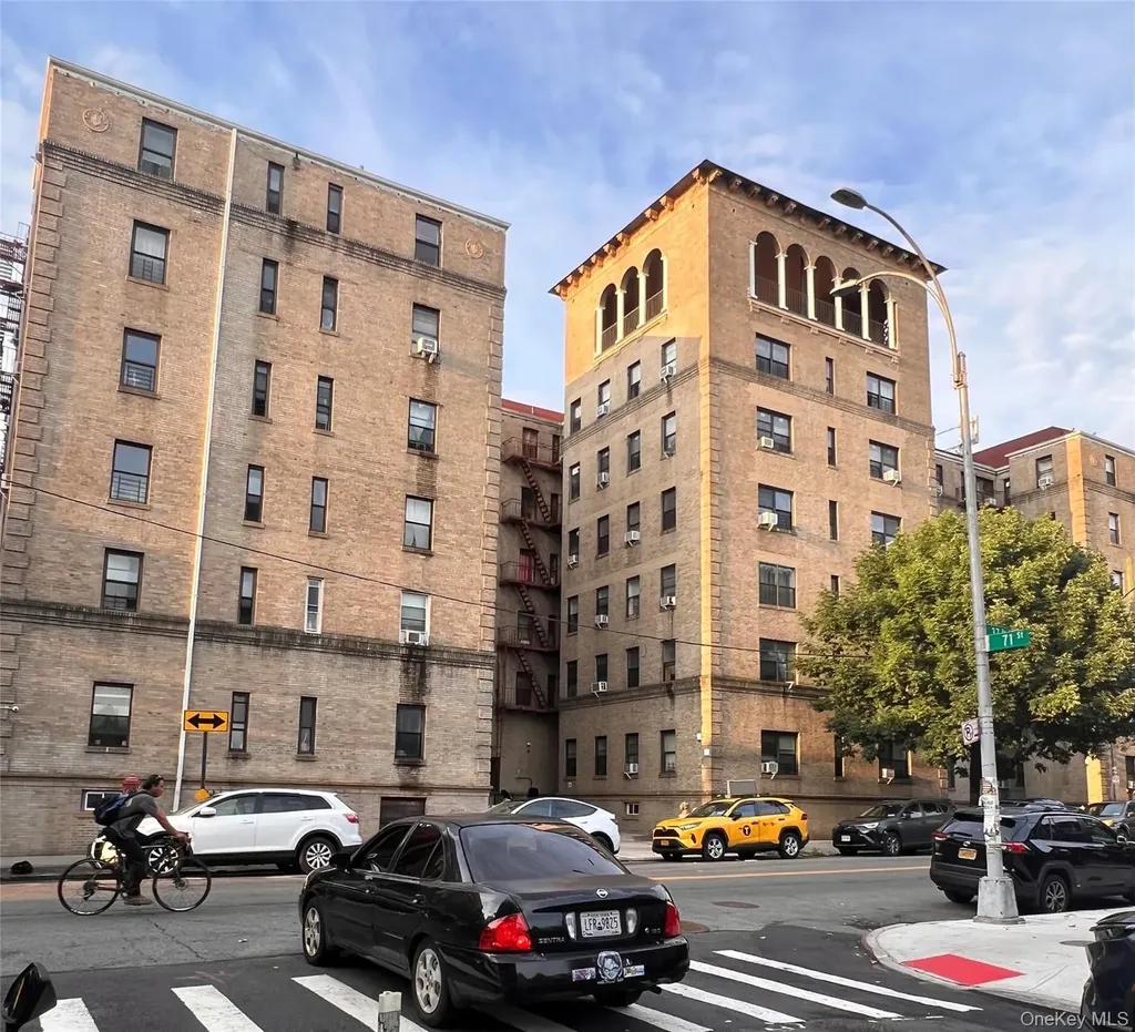70-35 Broadway Jackson Heights NY 11372