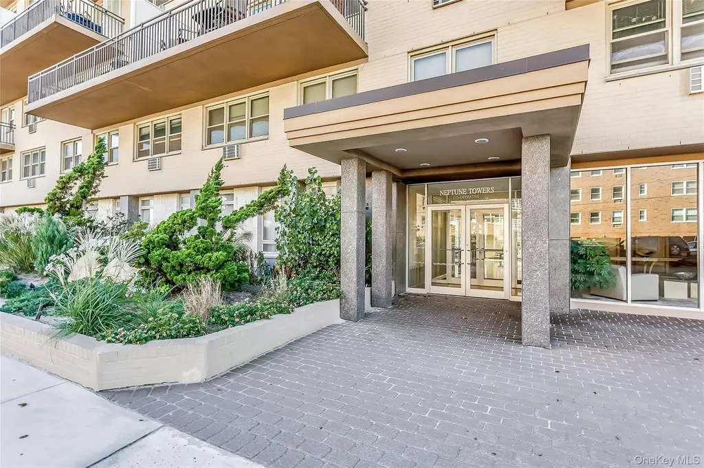 25 Neptune Boulevard Long Beach NY 11561