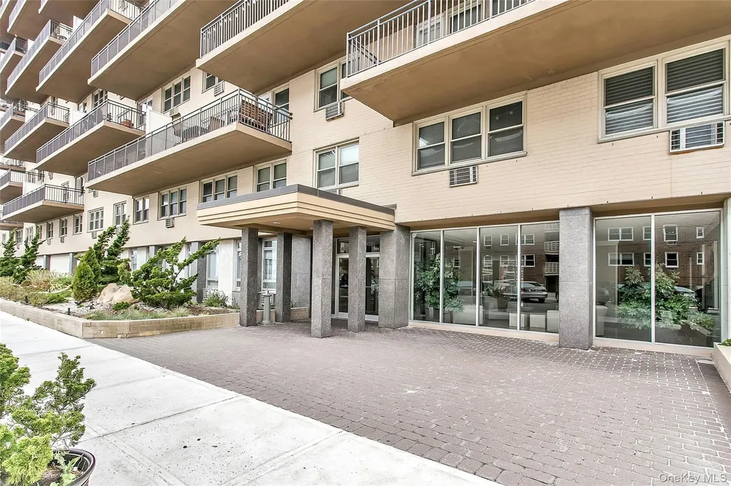25 Neptune Boulevard Long Beach NY 11561