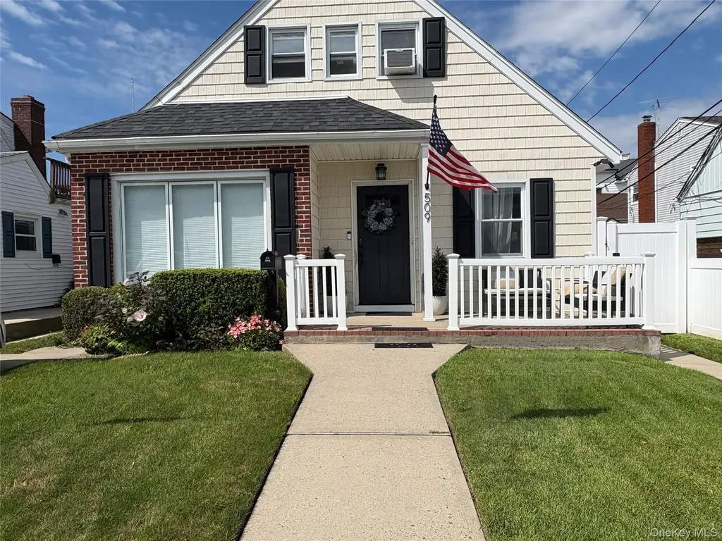 509 Neptune Boulevard Long Beach NY 11561
