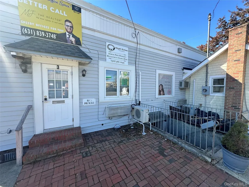 3 Crescent Street Hewlett NY 11557