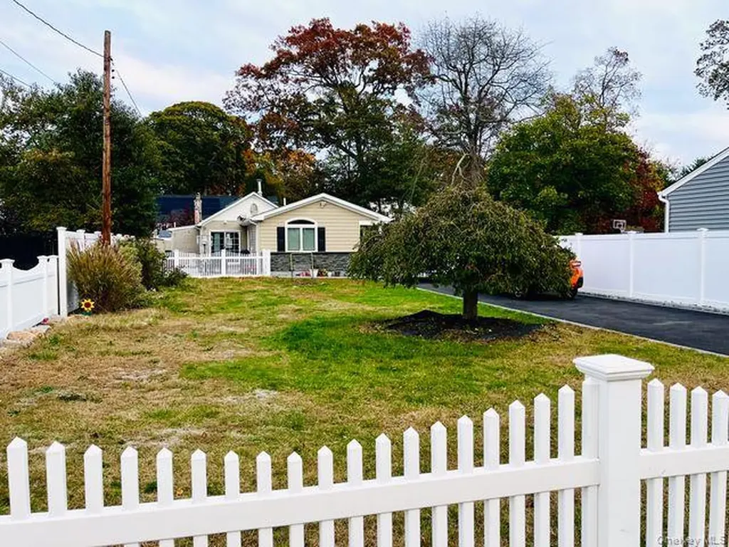 219 Litchfield Avenue Babylon NY 11702