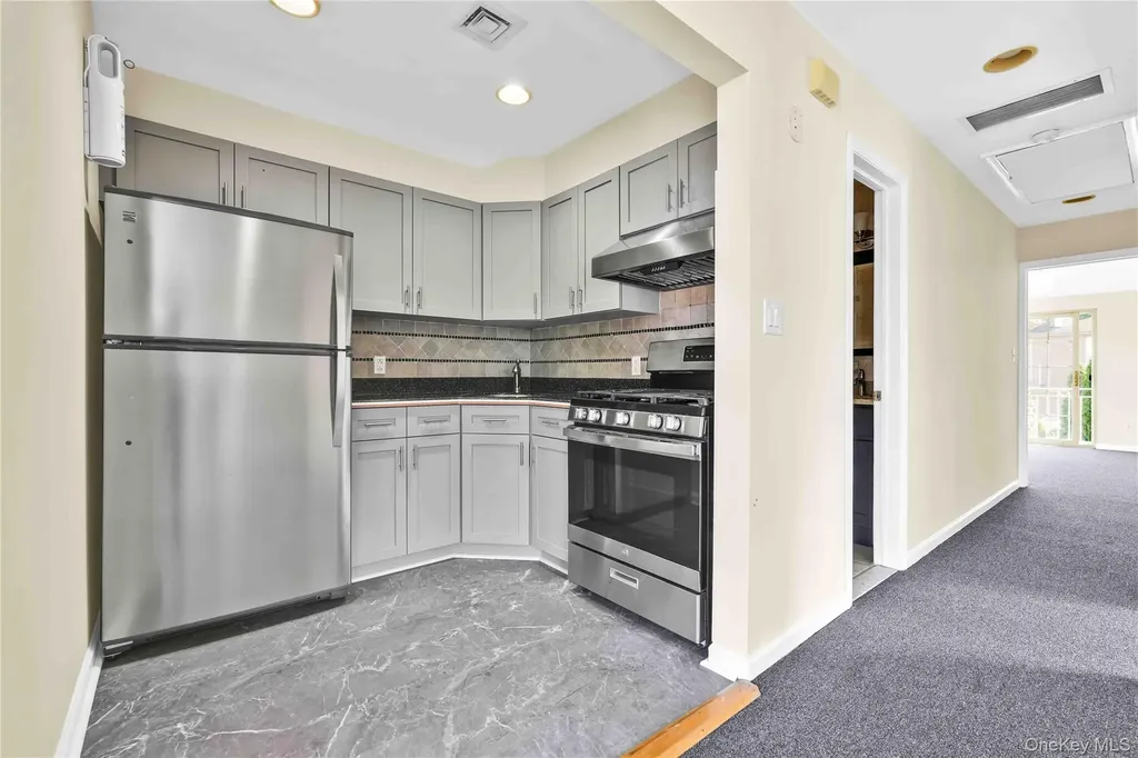 88-20 70th Road Forest Hills NY 11375
