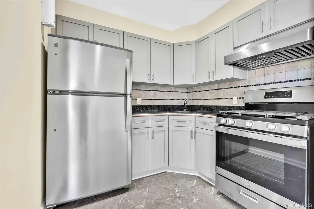 88-20 70th Road Forest Hills NY 11375