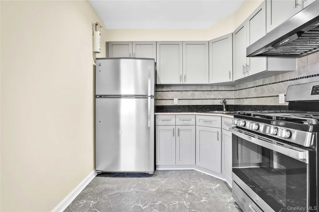 88-20 70th Road Forest Hills NY 11375