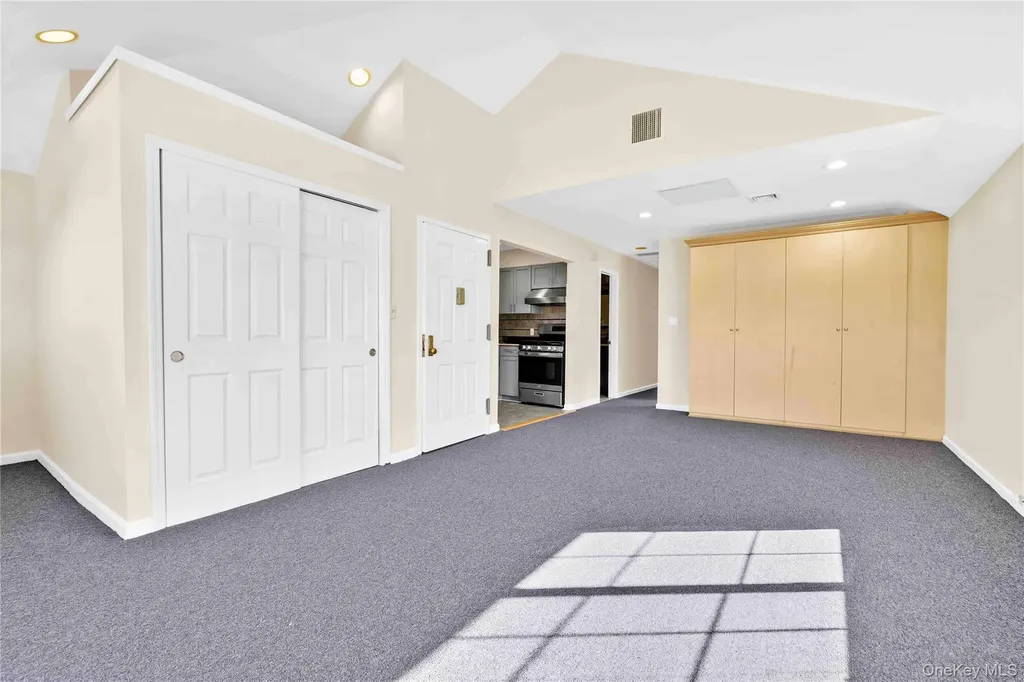 88-20 70th Road Forest Hills NY 11375