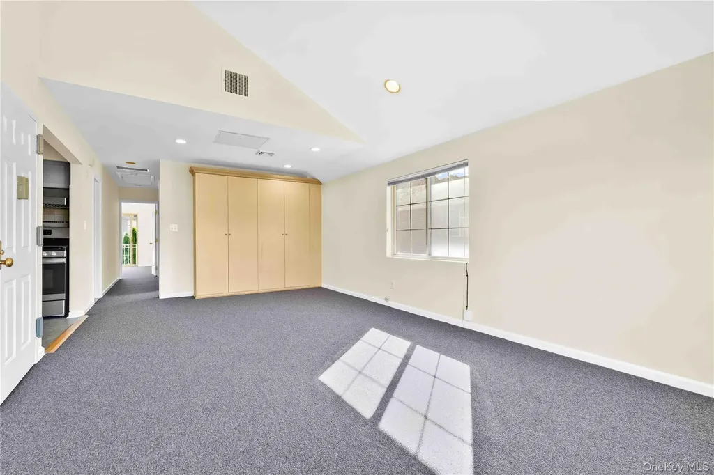 88-20 70th Road Forest Hills NY 11375