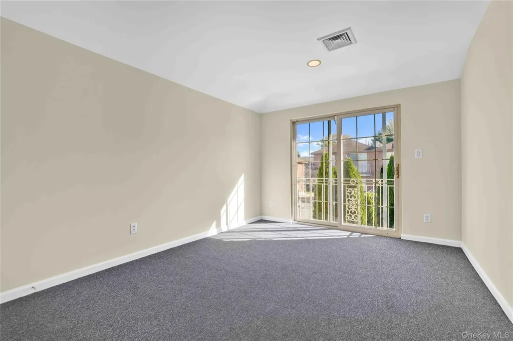 88-20 70th Road Forest Hills NY 11375