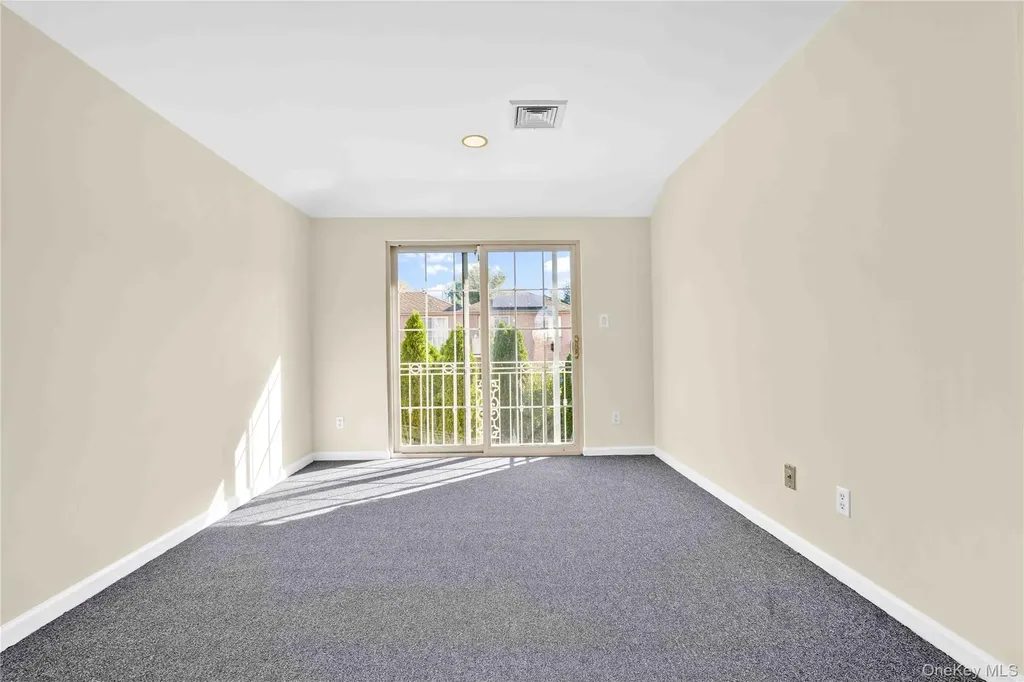 88-20 70th Road Forest Hills NY 11375