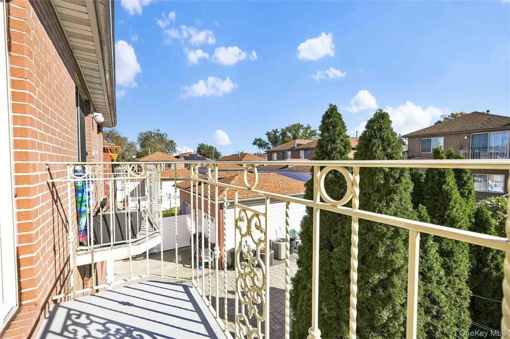 88-20 70th Road Forest Hills NY 11375