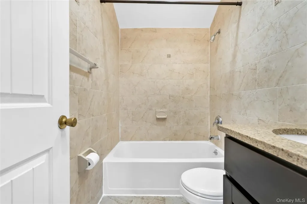 88-20 70th Road Forest Hills NY 11375