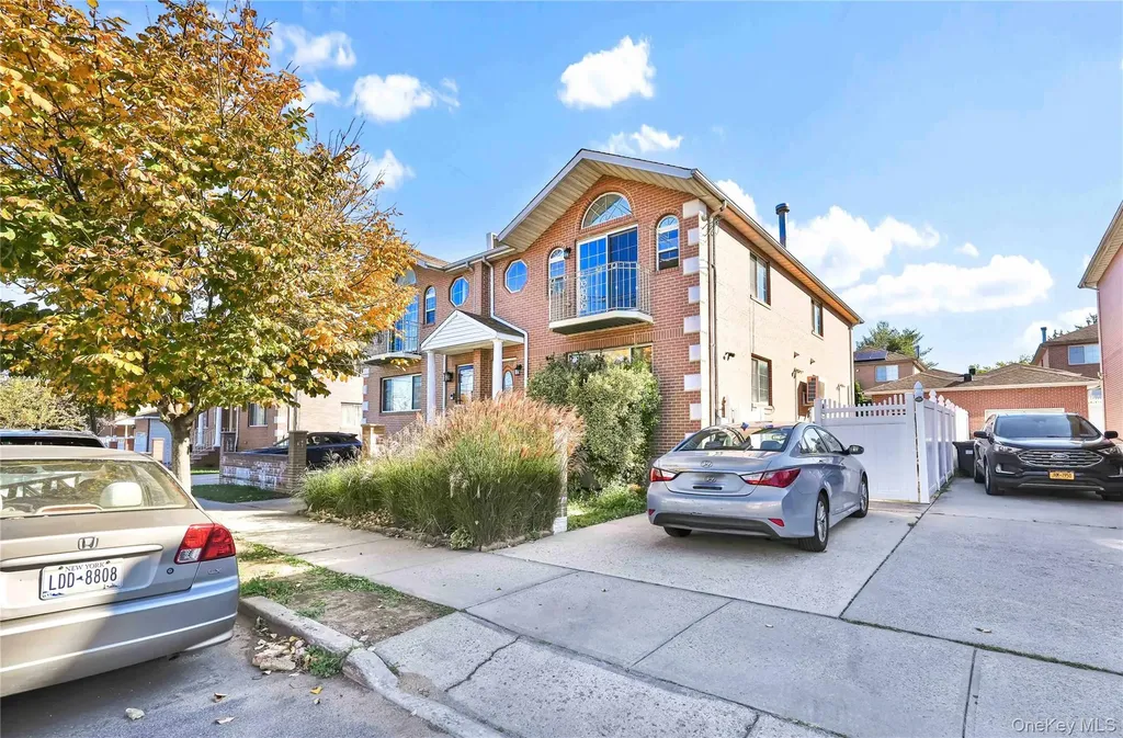 88-20 70th Road Forest Hills NY 11375