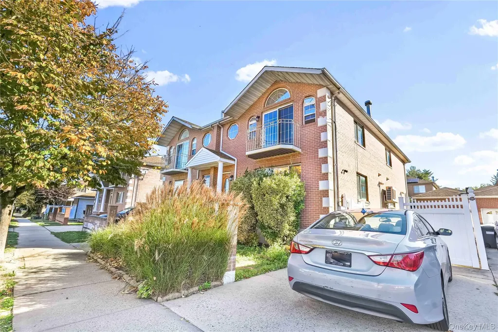 88-20 70th Road Forest Hills NY 11375