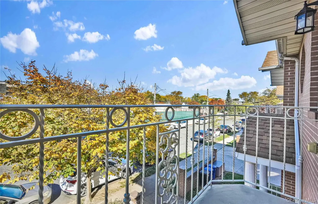 88-20 70th Road Forest Hills NY 11375