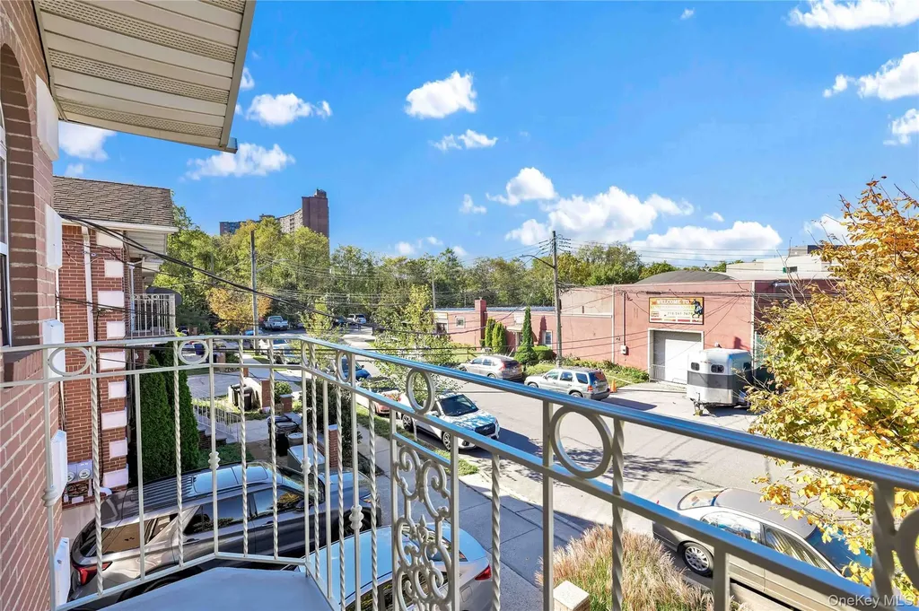 88-20 70th Road Forest Hills NY 11375