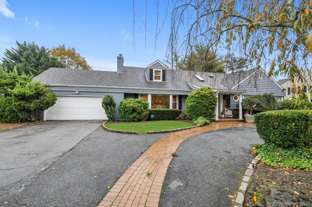 1339 E Boxwood Drive E Hewlett Harbor NY 11557