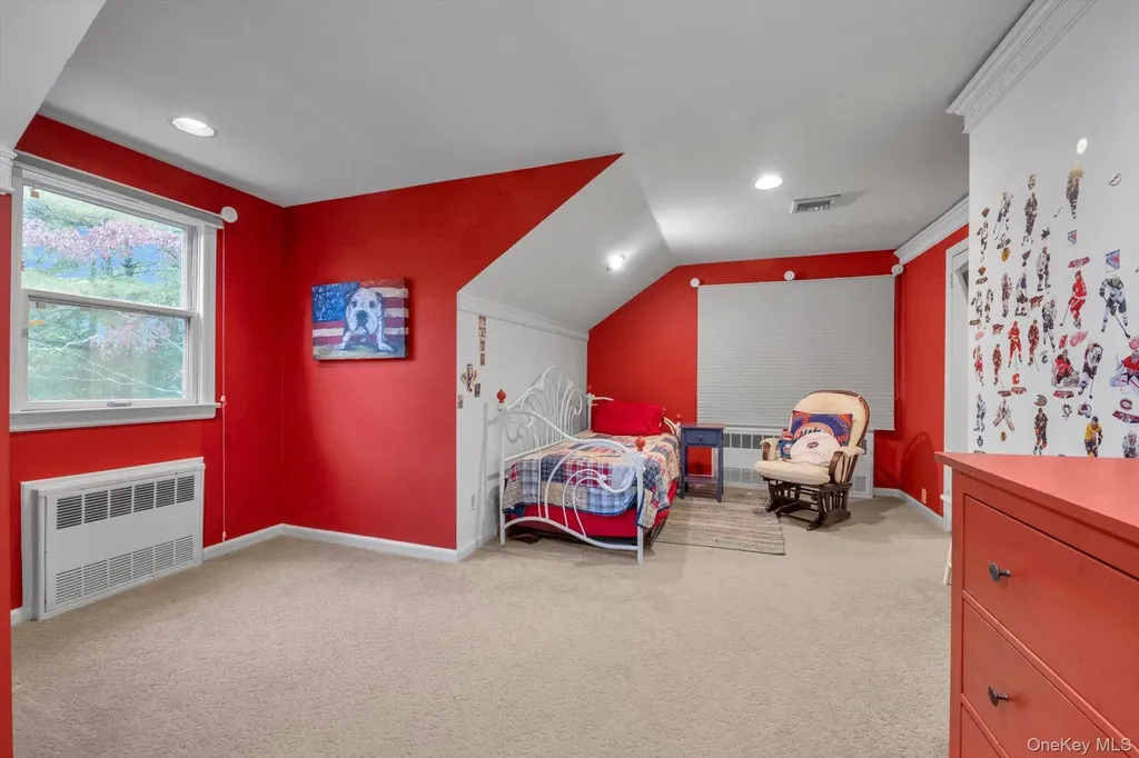 1339 E Boxwood Drive E Hewlett Harbor NY 11557